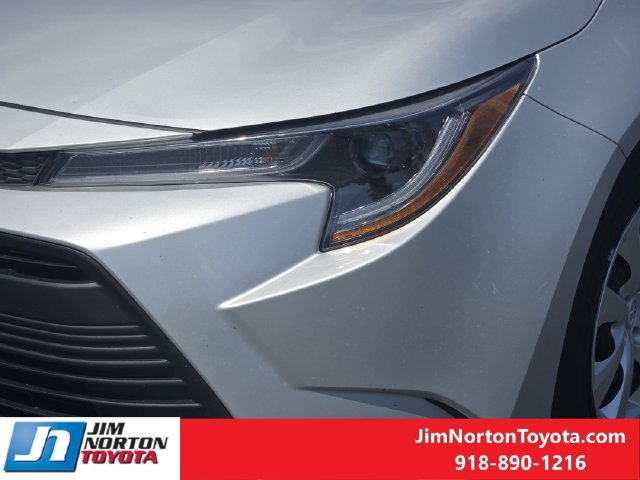 Used 2025 Toyota Corolla LE FWD image 10
