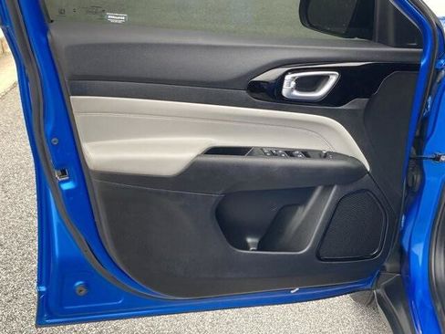 Certified 2023 Jeep Compass Limited image 19