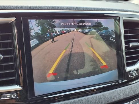 Used 2024 Chrysler Pacifica Touring-L FWD image 25