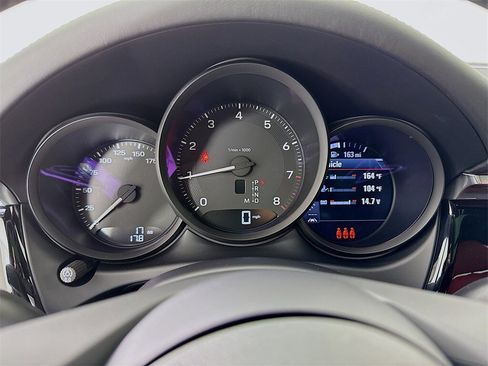 New 2026 Porsche Macan image 17