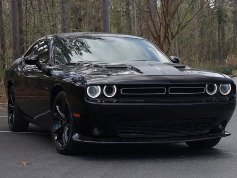 Used 2017 Dodge Challenger R/T image 7