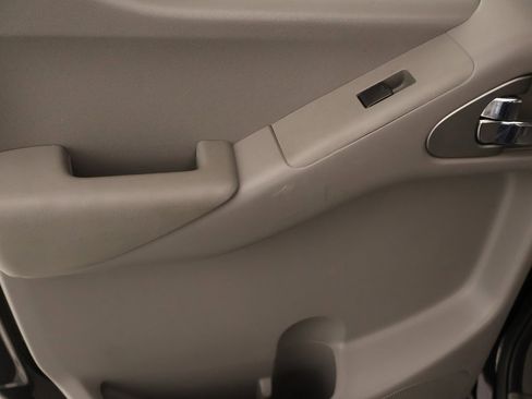 Used 2021 Nissan Frontier SV image 16