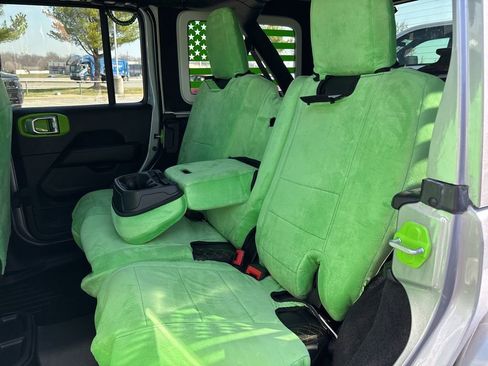 Used 2021 Jeep Wrangler Unlimited Sahara image 38