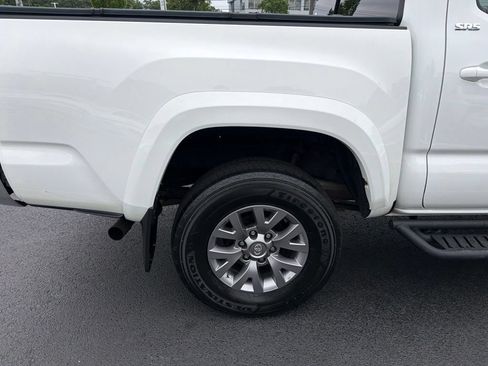 Certified 2019 Toyota Tacoma SR5 AWD/4WD image 5