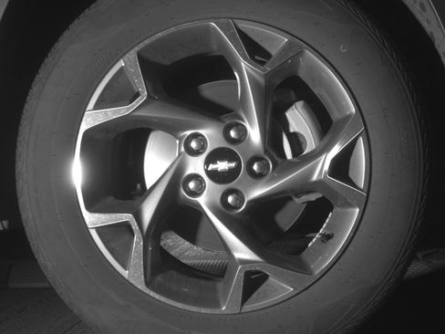 Used 2025 Chevrolet Trax LT FWD image 13