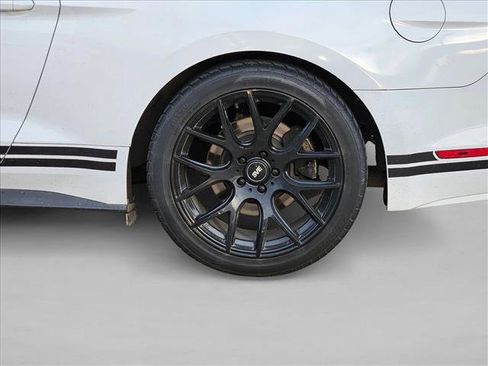 Used 2015 Ford Mustang Coupe RWD image 19
