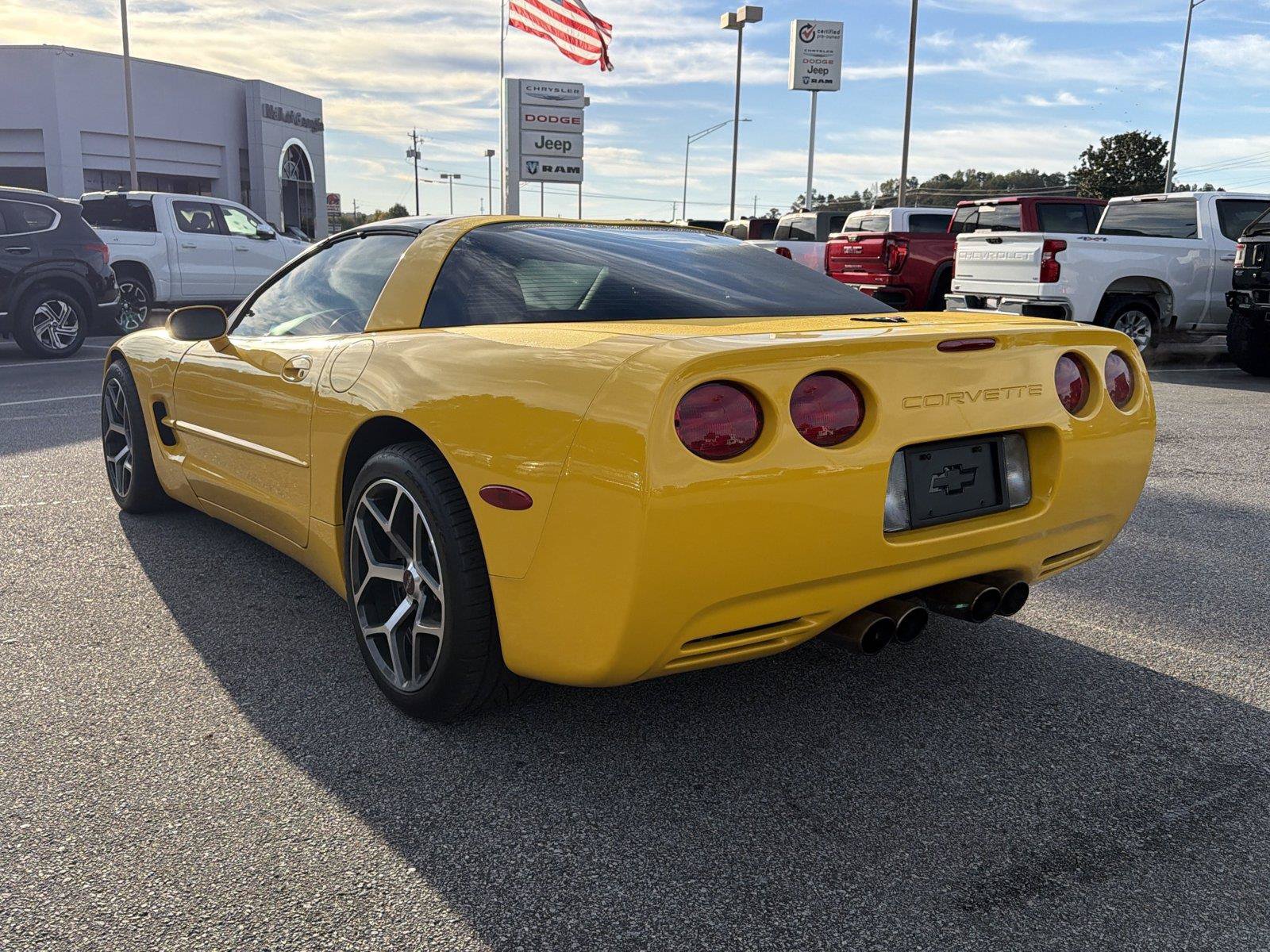 Used 2001 Chevrolet Corvette Coupe w/ Preferred Equipment Group2 RWD image 7