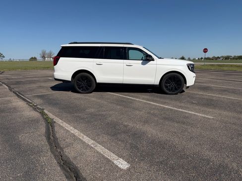 Used 2025 Ford Expedition Max Platinum w/ Stealth Appearance Package AWD/4WD image 2