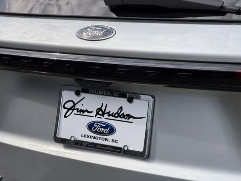 Certified 2025 Ford Explorer Platinum w/ Ultimate Package image 21