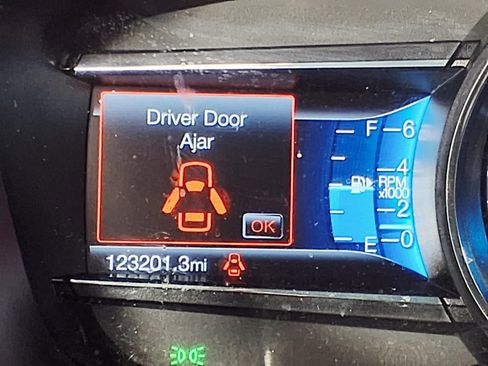 Used 2018 Ford Explorer XLT w/ Equipment Group 201A FWD image 18
