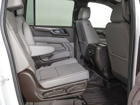 Used 2025 GMC Yukon XL Elevation AWD/4WD image 10