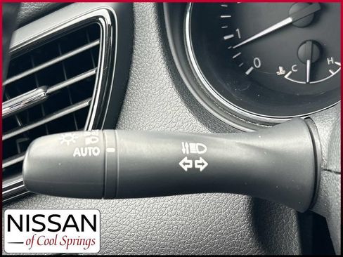 Used 2019 Nissan Rogue SV w/ Premium Package FWD image 32