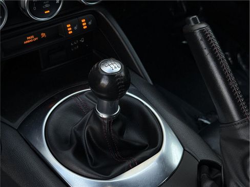 Used 2019 MAZDA MX-5 Miata RF Grand Touring RWD image 16