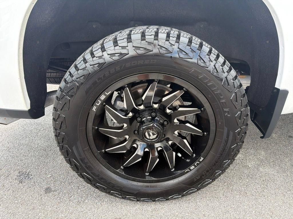 Used 2022 Chevrolet Silverado 1500 LT AWD/4WD image 12