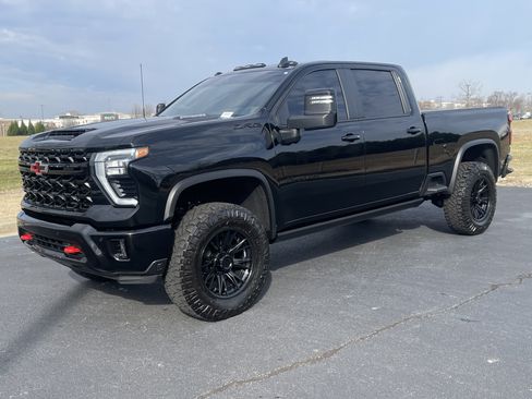 Used 2025 Chevrolet Silverado 2500 ZR2 w/ Technology Package image 5