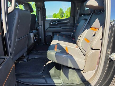 Used 2023 GMC Sierra 1500 AT4 w/ Technology Package AWD/4WD image 16