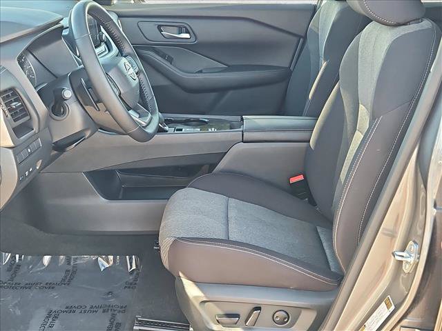Used 2026 Nissan Rogue SV FWD image 15