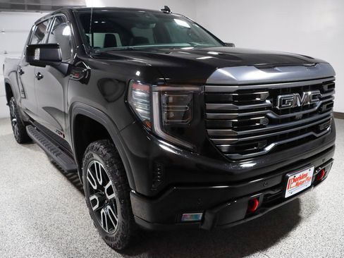 Used 2024 GMC Sierra 1500 AT4 w/ Technology Package AWD/4WD image 5