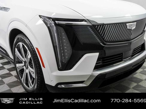 Certified 2025 Cadillac Escalade IQ Luxury 2 w/ LPO, Premium Carpet Package AWD/4WD image 39