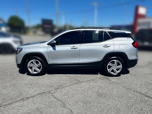 Used 2018 GMC Terrain SLE w/ Driver Convenience Package FWD image 2