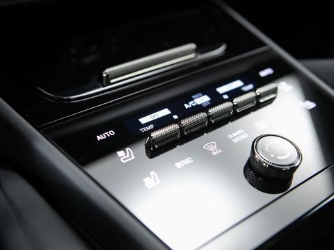 Certified 2025 Porsche Cayenne Turbo image 22