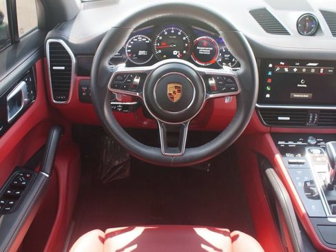 Used 2023 Porsche Cayenne AWD/4WD image 5