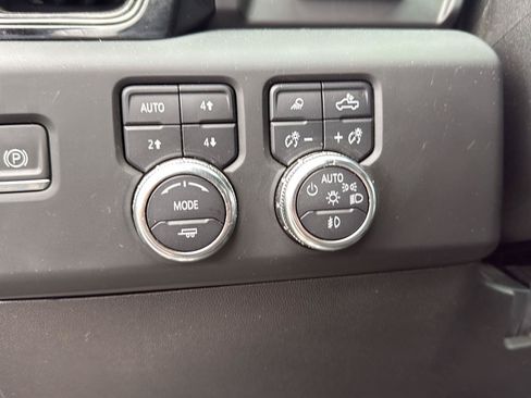 Used 2024 GMC Sierra 2500 AT4 w/ Technology Package AWD/4WD image 14