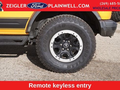 Used 2022 Ford Bronco Badlands image 9