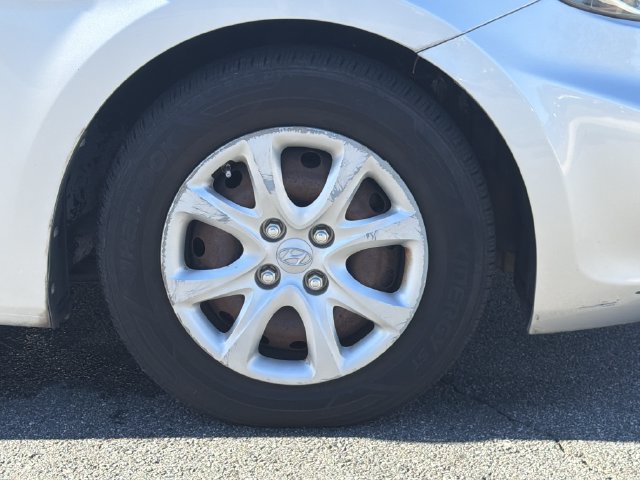 Used 2012 Hyundai Accent GS FWD image 14
