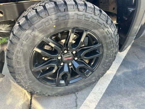 Used 2025 GMC Sierra 1500 Elevation image 16