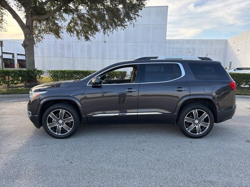 Used 2019 GMC Acadia Denali image 2