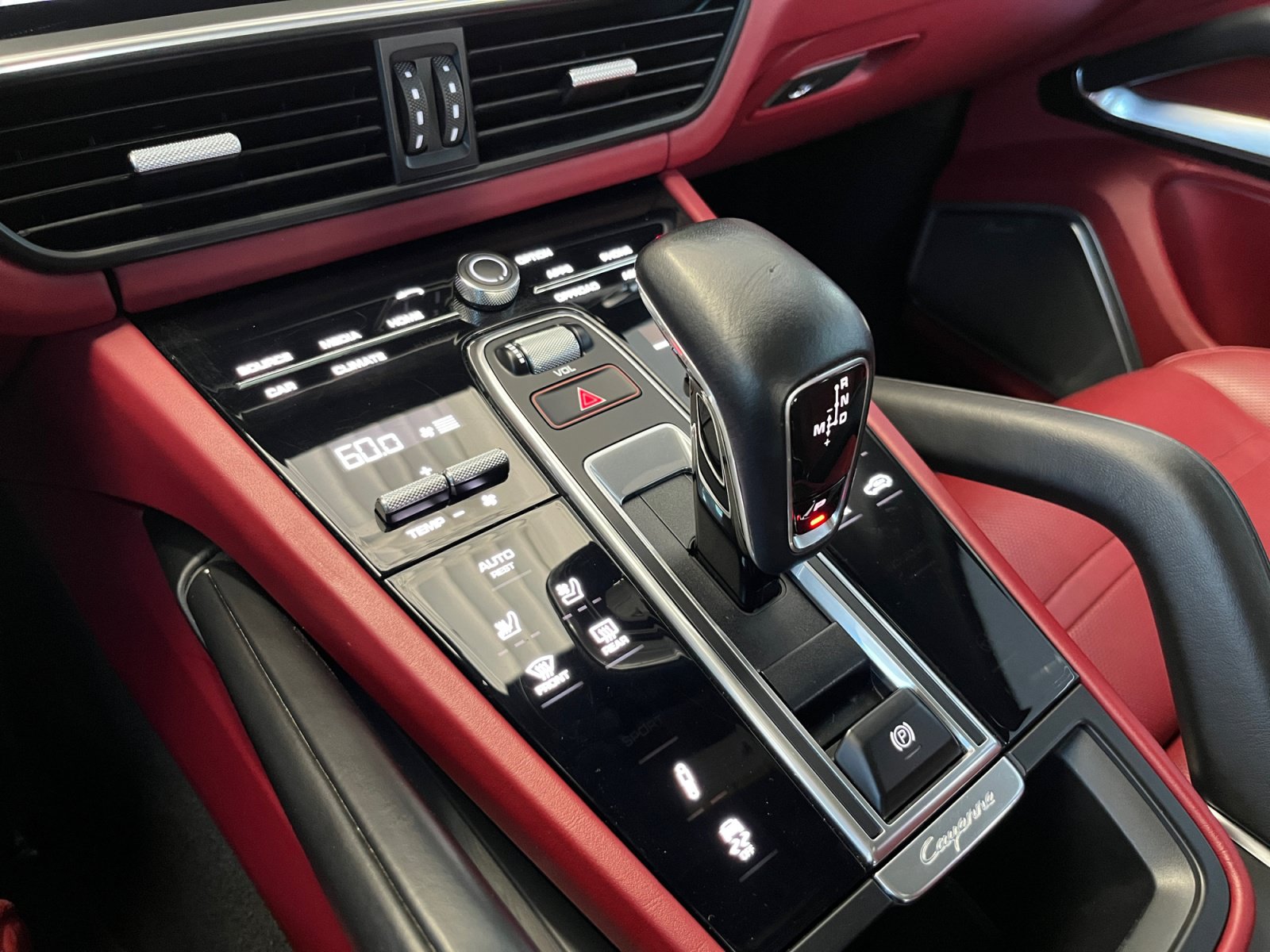 Used 2020 Porsche Cayenne Turbo AWD/4WD image 31