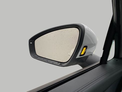 New 2025 Volkswagen Tiguan SE image 19