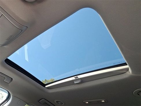 Used 2021 GMC Acadia SLE w/ Driver Convenience Package image 14