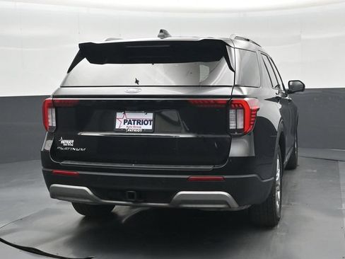 Used 2026 Ford Explorer Platinum RWD image 2