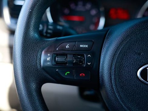 Used 2018 Kia Sedona L image 29