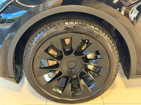 Used 2021 Tesla Model Y Long Range AWD/4WD image 34