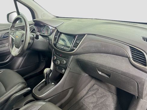 Used 2018 Chevrolet Trax LT w/ LT Convenience Package image 29