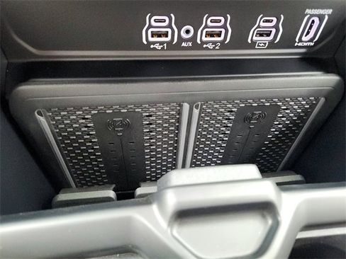 New 2025 RAM 2500 Limited image 32