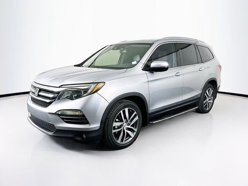 Used 2017 Honda Pilot Touring image 3
