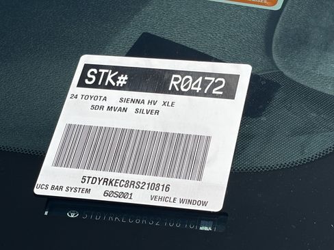 Certified 2024 Toyota Sienna XLE FWD image 33