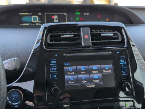 Used 2019 Toyota Prius LE image 27