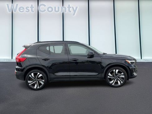 Certified 2023 Volvo XC40 B5 Ultimate w/ Protection Package Premier AWD/4WD image 2