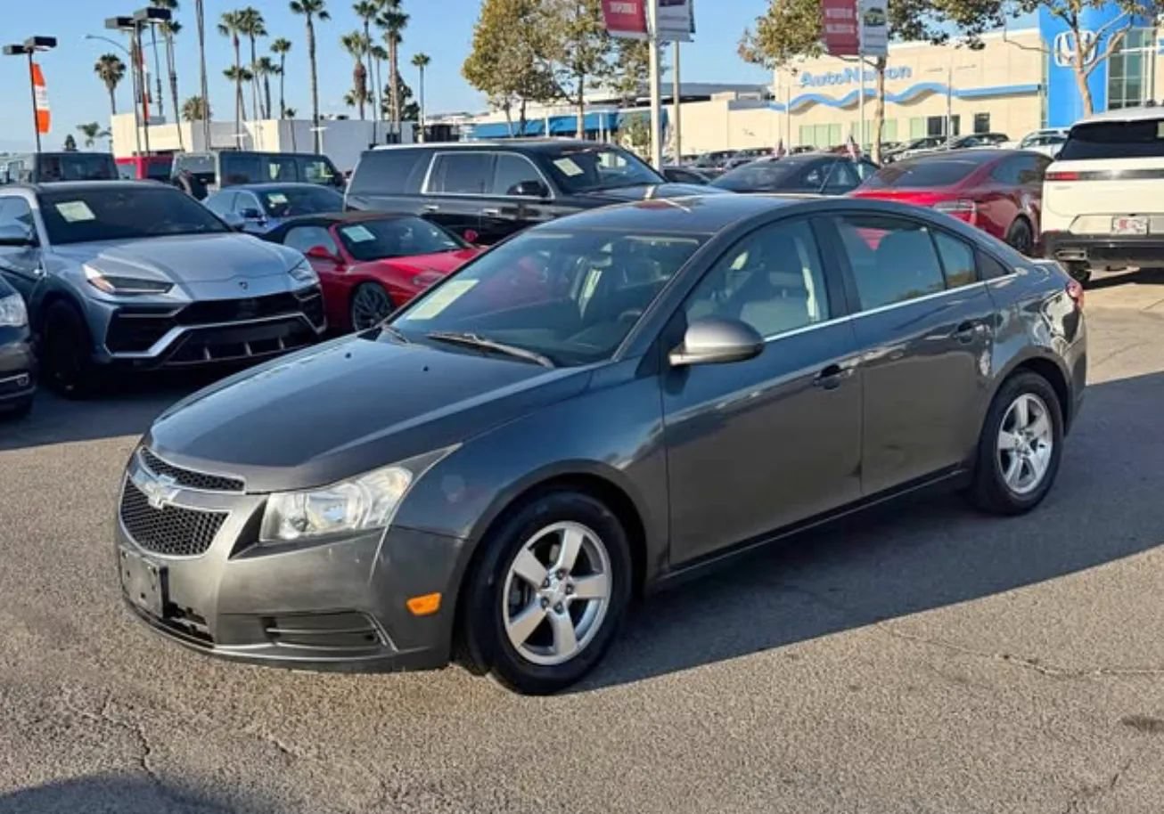Used 2013 Chevrolet Cruze LT FWD image 2
