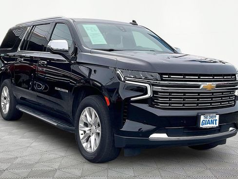 Used 2022 Chevrolet Suburban Premier AWD/4WD image 3