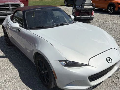 Used 2018 MAZDA MX-5 Miata Grand Touring RWD image 2