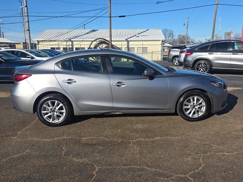 Used 2016 MAZDA MAZDA3 i Touring image 2