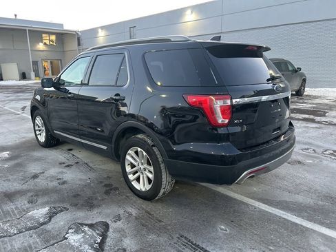 Used 2017 Ford Explorer XLT image 7