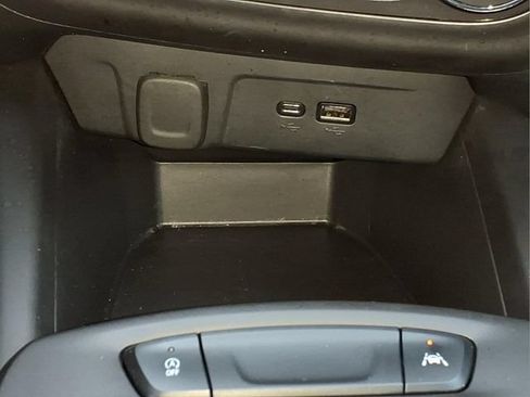 Used 2024 Chevrolet Trax RS w/ Driver Confidence Package FWD image 21