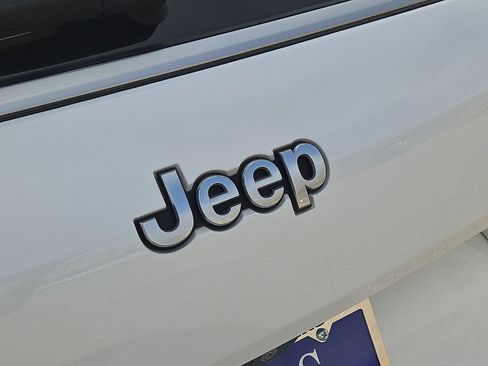Used 2023 Jeep Grand Cherokee L Summit w/ MOPAR Finishing Package AWD/4WD image 12